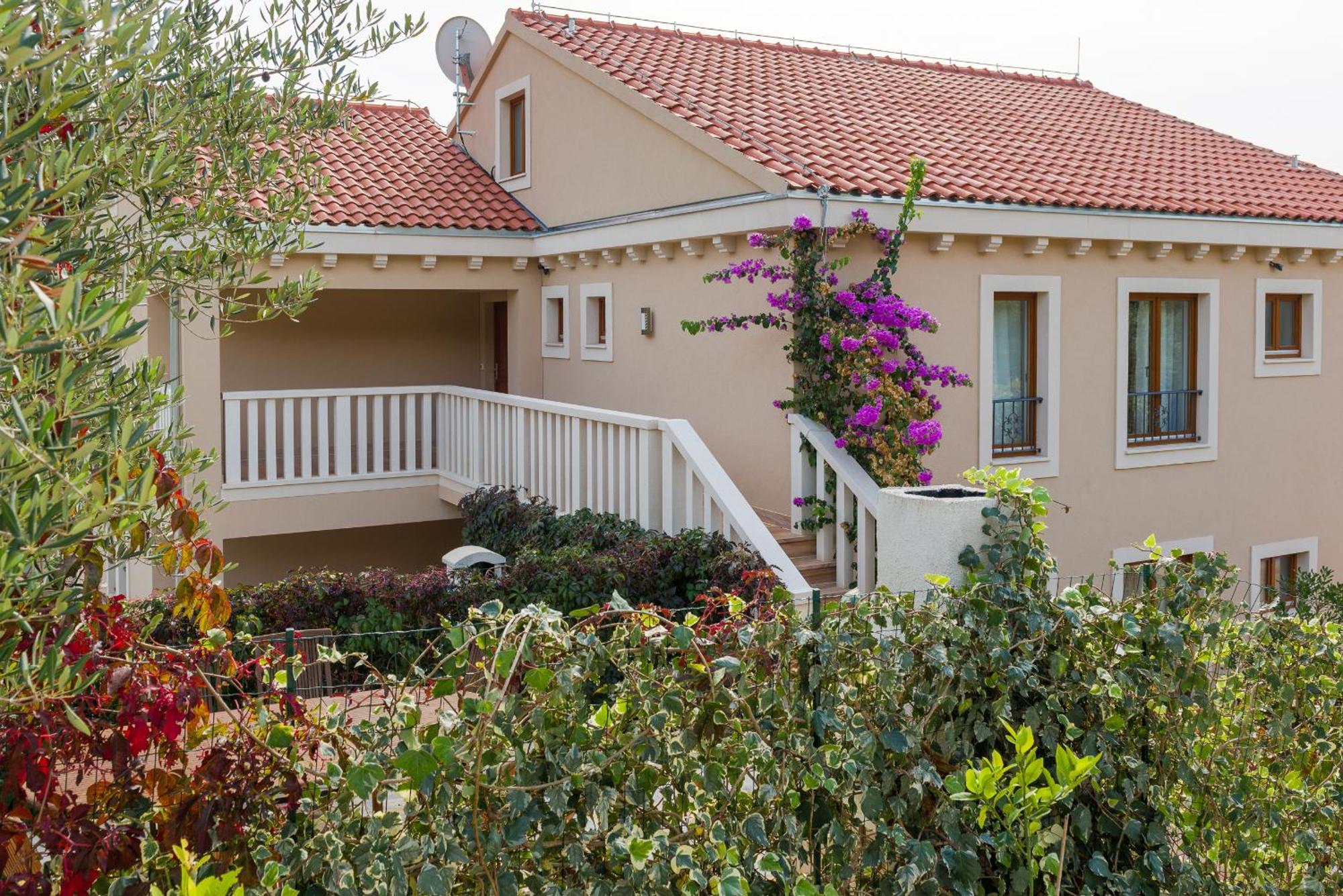Apartments - Villa Ana Milna  Luaran gambar